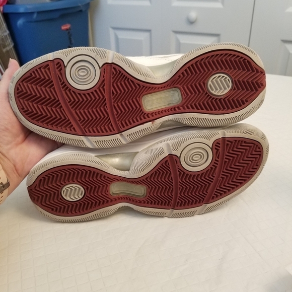 Reebok Classic Men's Size 7 Sneakers White Red Mark On Toe - Picture 2 of 7